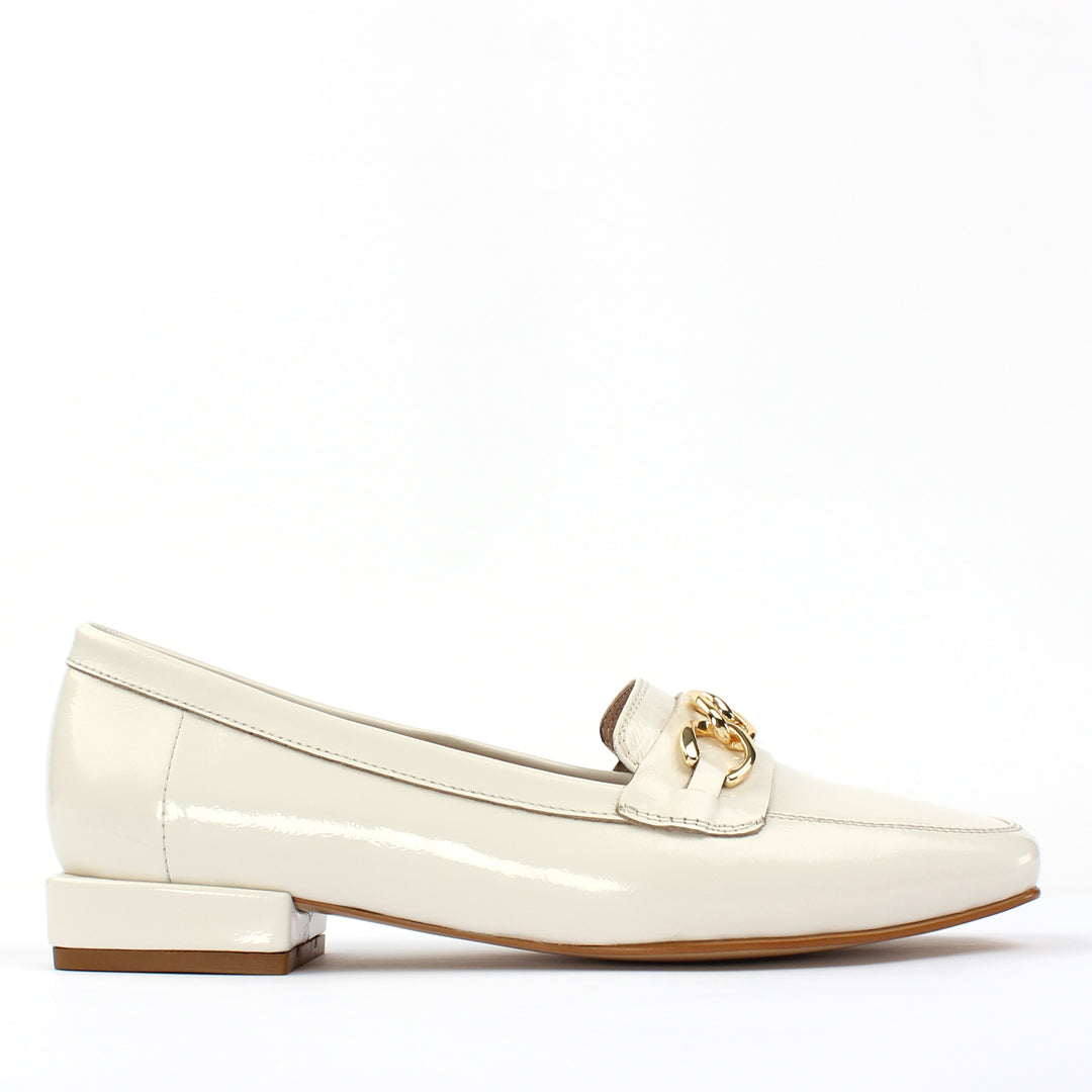 Women's Beige Patent Leather Loafers (686-29200)