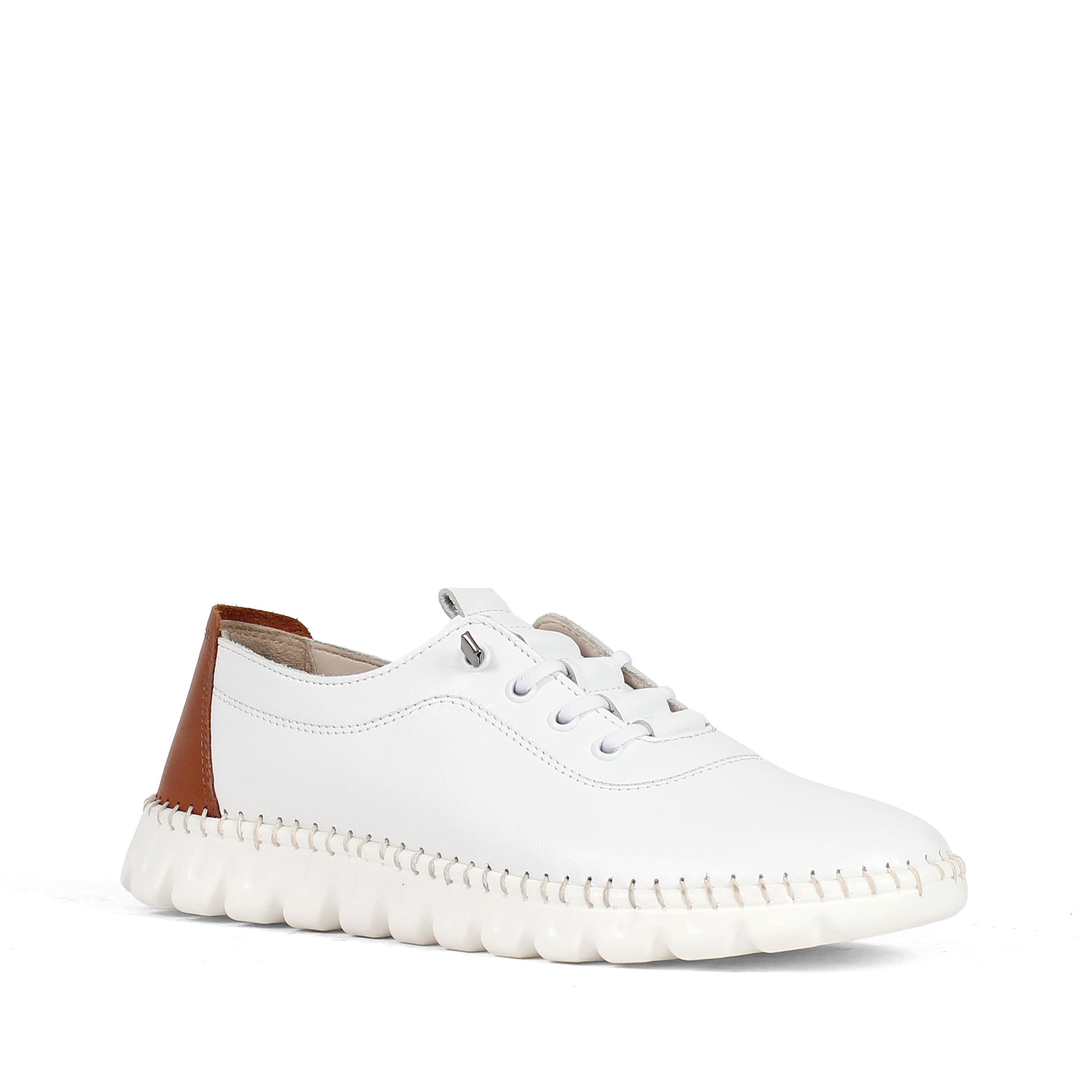 Damen Slipper aus weißem Leder mit braunem Fersenakzent (664-25916)