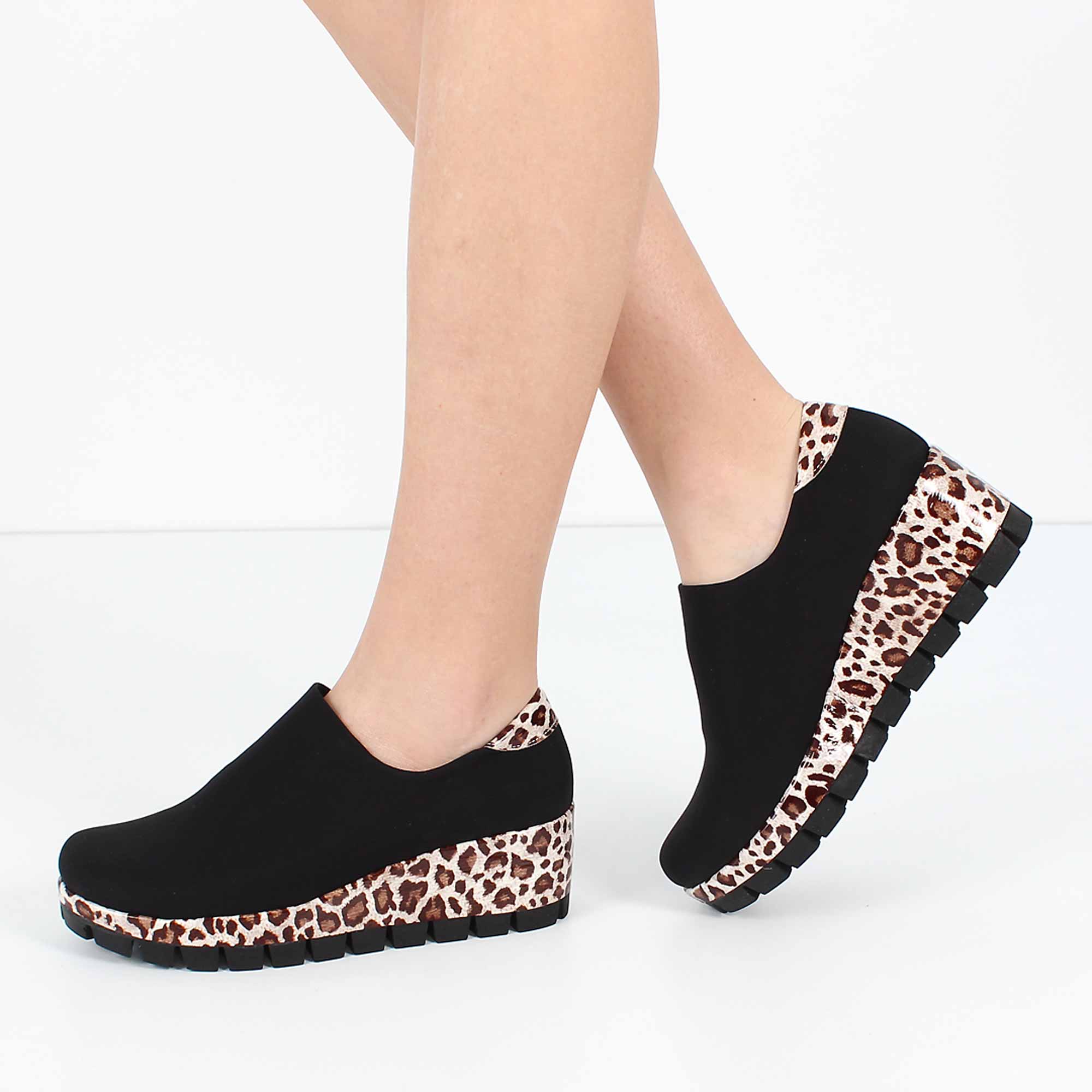 Damen Plateau-Slipper – Schwarz mit braunem Leo-Muster (317-401)