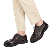 Herren Derby-Schuhe aus braunem genarbtem Leder mit Mokassin-Naht (395-2886)