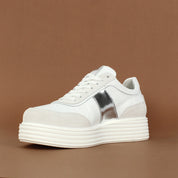 Damen Weiße Sneaker mit Metallic-Akzent (115-20604)