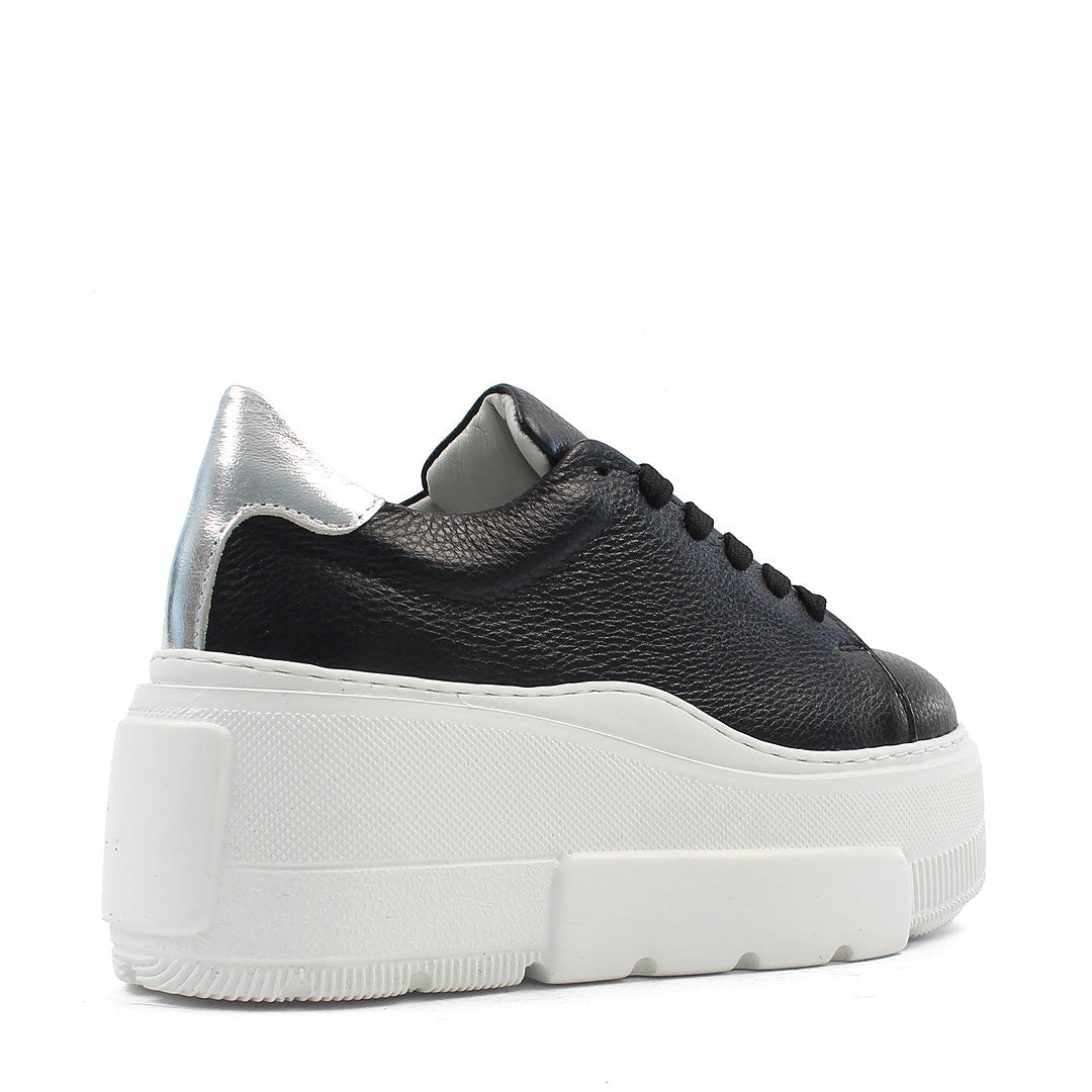 Schwarze Leder-Plateau-Sneaker mit Silber-Detail (115-20620)