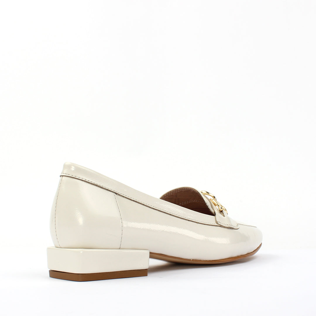 Women's Beige Patent Leather Loafers (686-29200)