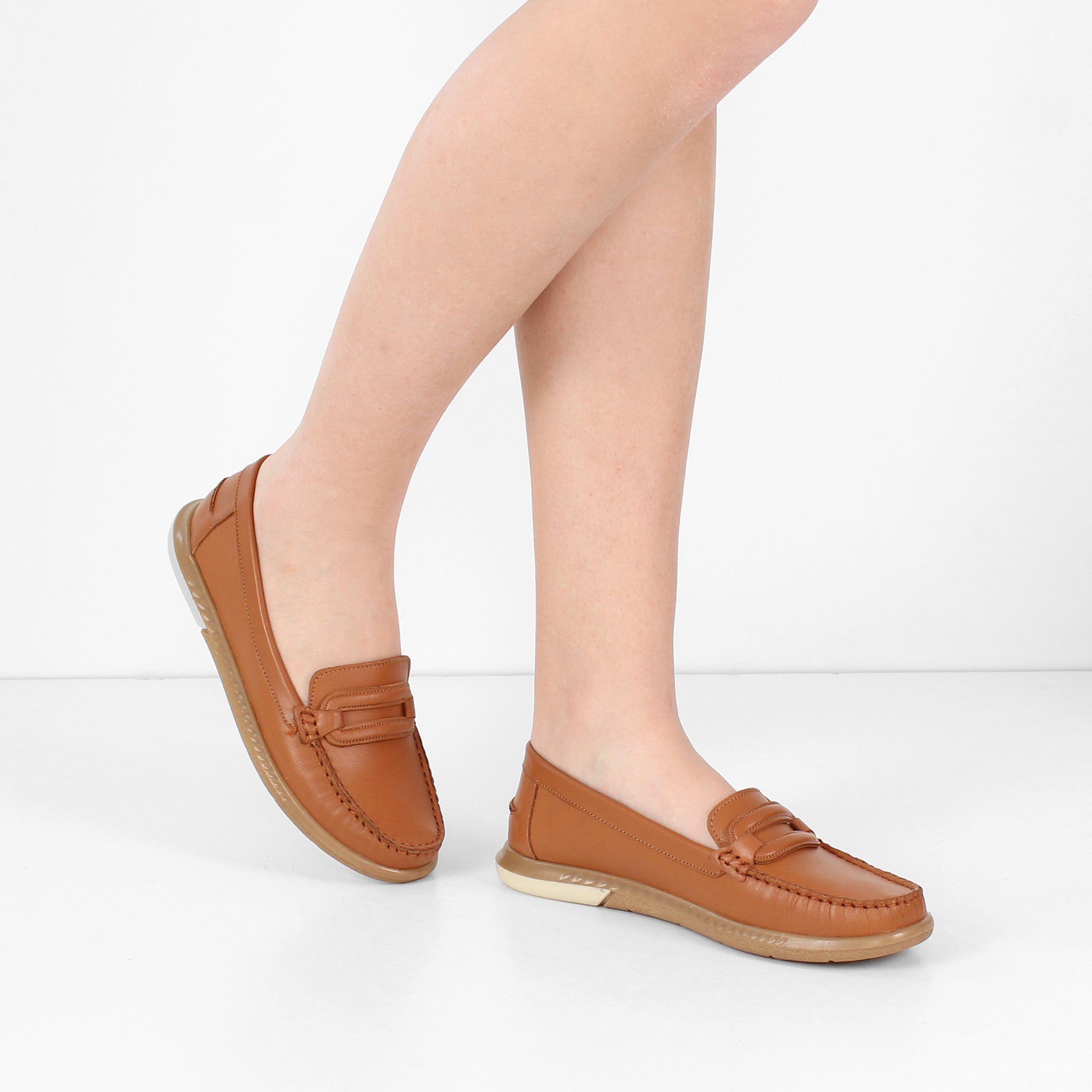 Celal Gültekin Damen Slipper aus Leder in Hellbraun (654-40301)