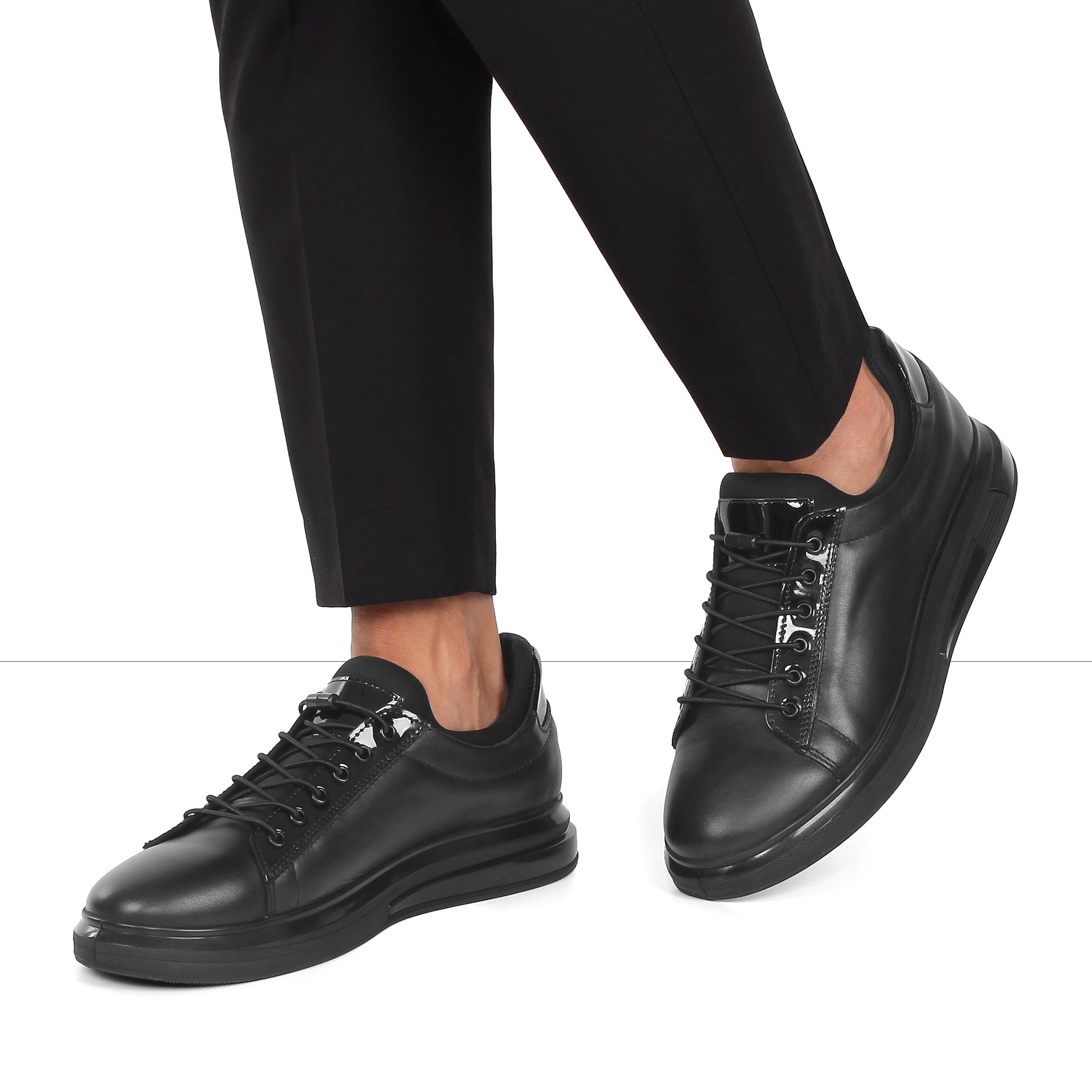 Herren Low-Top Sneaker aus schwarzem Leder mit Glanzdetails & Plateau (663-462)