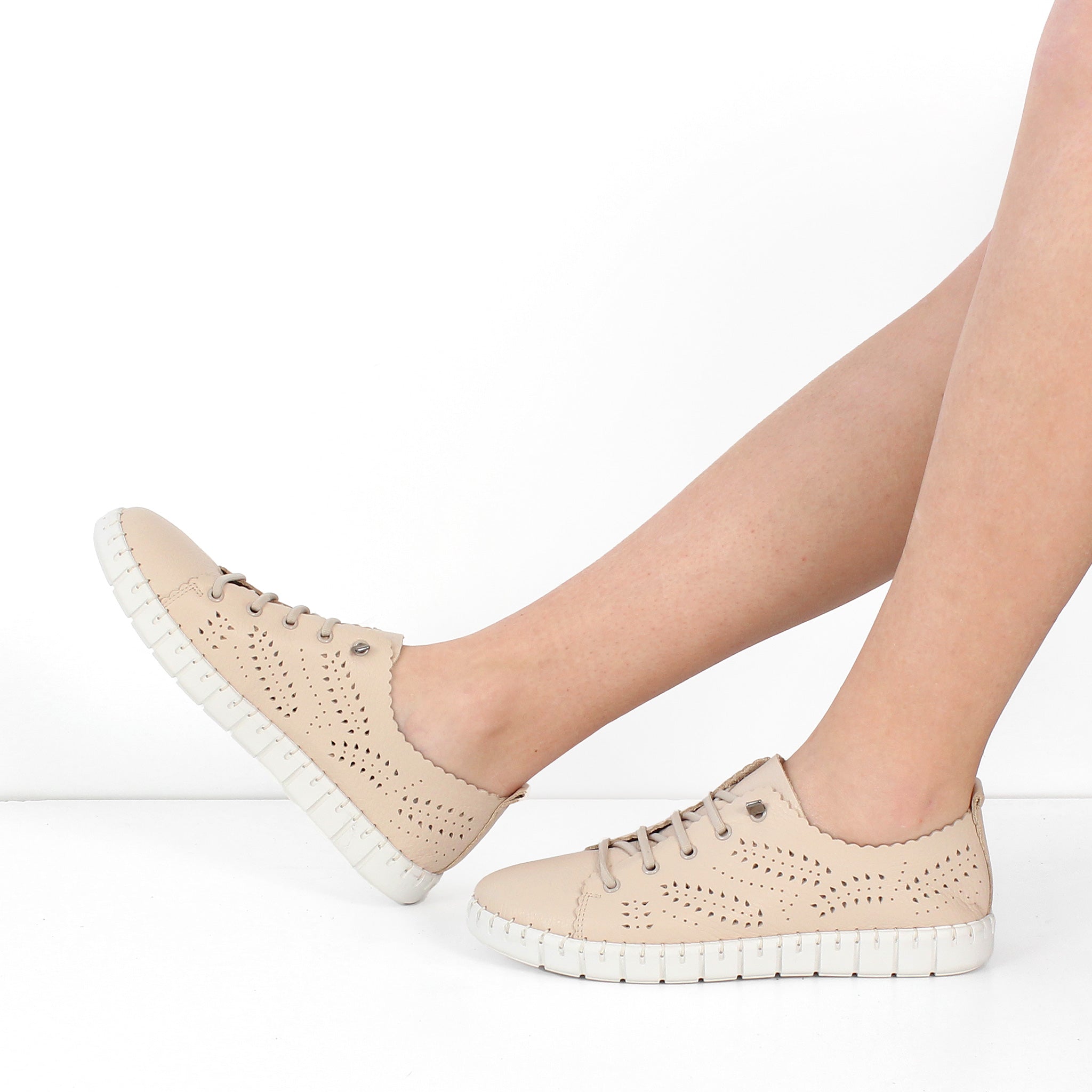 Damen Sneaker aus beigem Leder – Atmungsaktiv & Flexibel (664-25913)