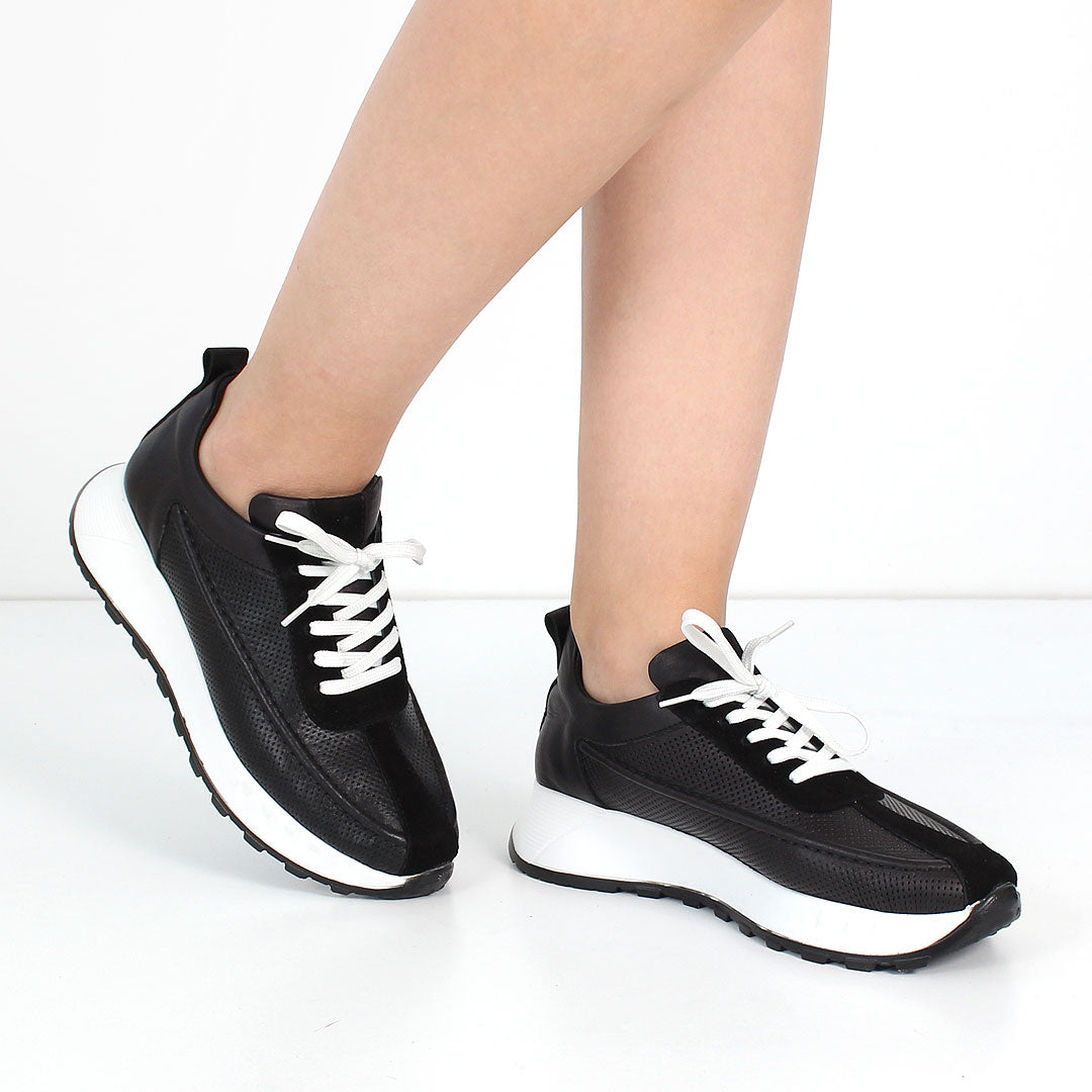 Sneaker aus schwarzem Leder – Leicht & Bequem (686-29205)